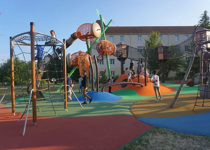 Explorers Marne-la-vallee 3*